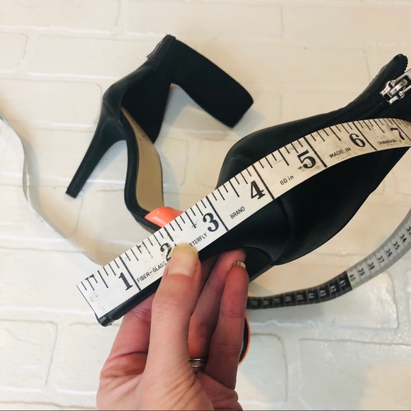 BCBG a few nicks on the side of the shoe - Picture 7 of 8